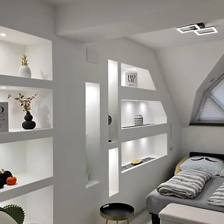Var-i Apartment *